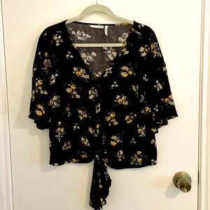 LUQ front tie floral top, black, size Large